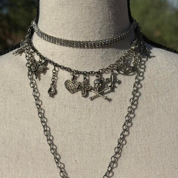 Silver charm necklace choker - Picture 3 of 6